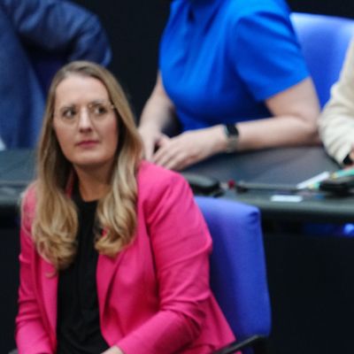 Die Fraktionschefin der Grünen, Katharina Dröge, wirft Neu-Bundeskanzler Friedrich Merz Unglaubwürdigkeit vor 