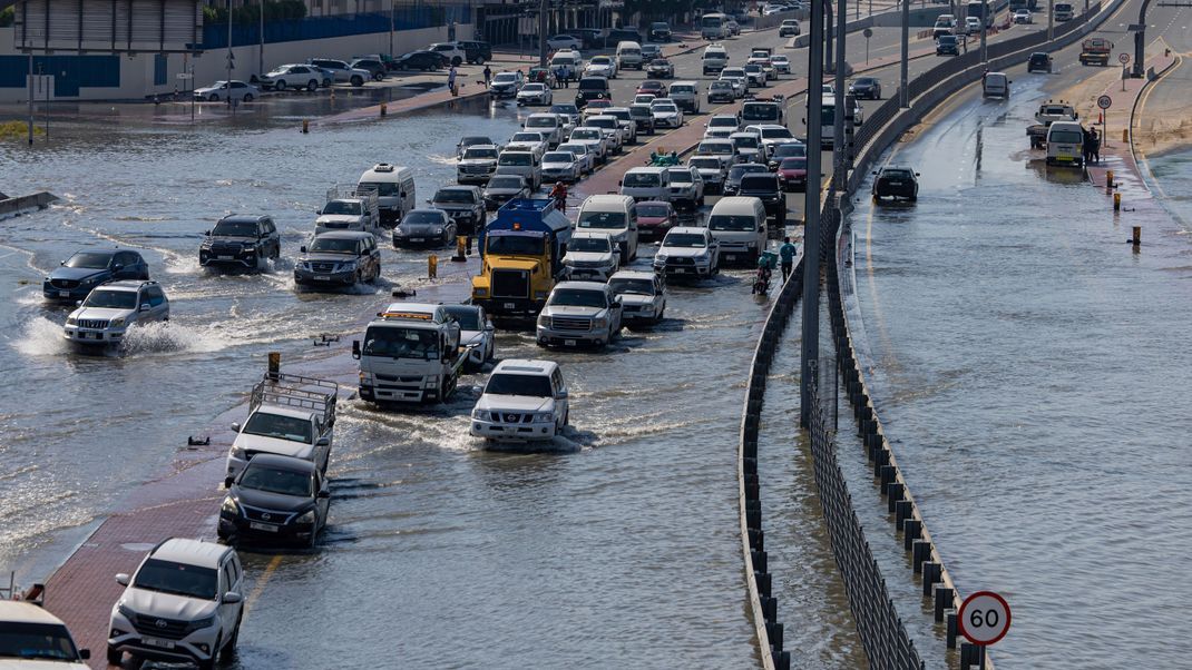 Beispiellose Regenfälle in Dubai - könnte es sich um künstlich hergestellte Unwetter gehandelt haben?