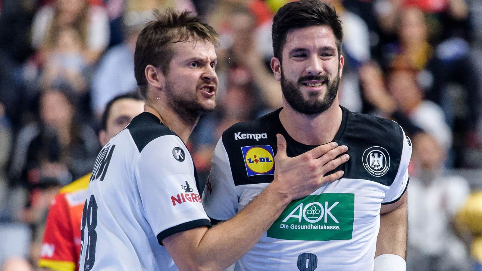 
                <strong>Tim Suton </strong><br>
                Der 22-Jährige wurde für den verletzten Martin Strobel nachnominiert und zeigte gleich bei seiner WM-Premiere gegen Spanien eine starke Begegnung. Im Halbfinale und im Spiel um Platz Drei mit weniger Einsatzzeit aber mit mutigen Impulsen. Suton hat sich bei Prokop definitiv als wichtiger Spieler für künftige Turniere empfohlen.
              