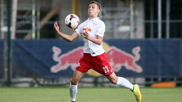 
                <strong>Abwehr: Dominik Franke</strong><br>
                Abwehr: Dominik Franke. Bei der EM muss Dominik Franke noch zuschauen - nun darf der Verteidiger von RB Leipzig mit zur WM nach Chile fahren. "Dominik war bereits ganz nah am Kader dran. Mit ihm sind wir auf der linken Seite flexibler", erklärt Coach Wück die Nominierung.
              