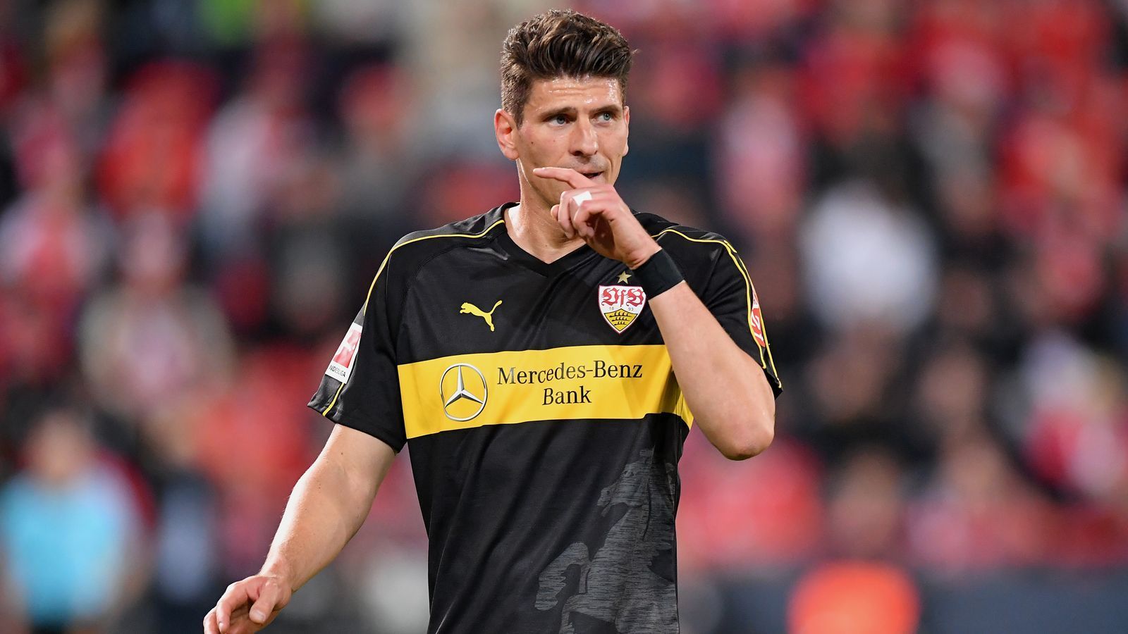 
                <strong>Altmeister Gomez kann VfB nicht retten</strong><br>
                Stuttgart brachte Mario Gomez bereits nach der Halbzeit für den enttäuschenden Gonzalez, doch auch er konnte das so dringend benötigte Tor nicht mehr erzwingen.
              