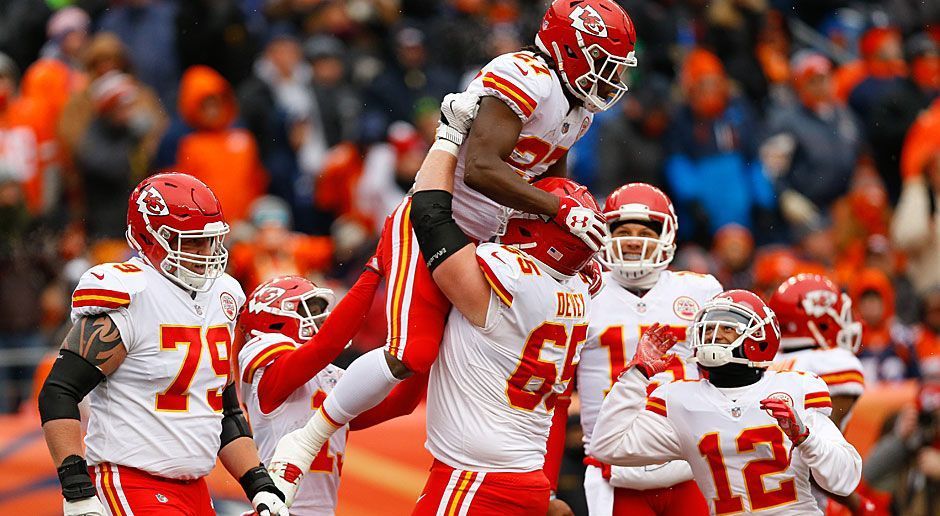 
                <strong>9. Kansas City Chiefs (10-6, Vorwoche: Platz 9)</strong><br>
                Mit zuletzt vier Erfolgen weisen die Chiefs die aktuell längste Siegesserie aller Playoff-Teilnehmer auf. Dank dieses Schlussspurts entschied der Klub aus Missouri die AFC West zum zweiten Mal nacheinander für sich. Ob das mehr als nur ein letztes Aufbäumen war, wird sich im Heimspiel gegen die Tennessee Titans am Samstag (ab 22 Uhr live auf ProSieben MAXX und im Livestream auf ran.de) zeigen müssen.
              