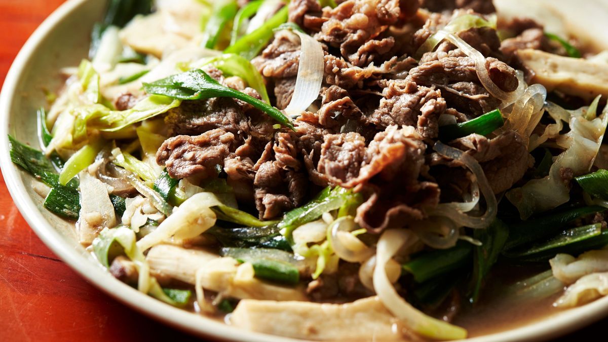 Entdecke die Welt der koreanischen Küche: Aromatisches Bulgogi mit zartem Rindfleisch, frischem Pak Choi und pikantem Rettichsalat.