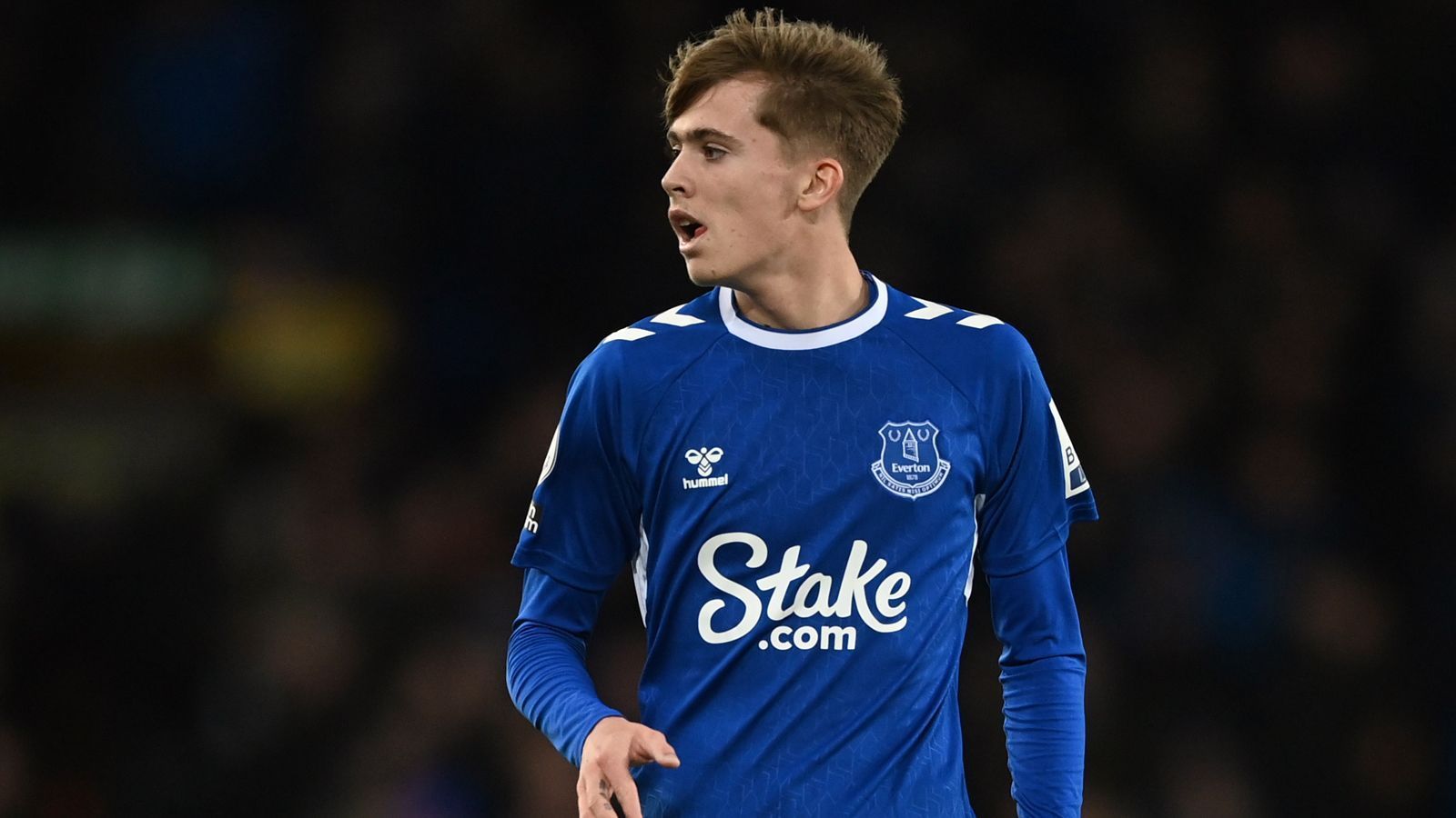 
                <strong>Isaac Price (FC Everton)</strong><br>
                &#x2022; Größe: 1,97 Meter<br>&#x2022; Alter: 19 Jahre<br>&#x2022; Position: Zentraler Mittelfeldspieler<br>
              