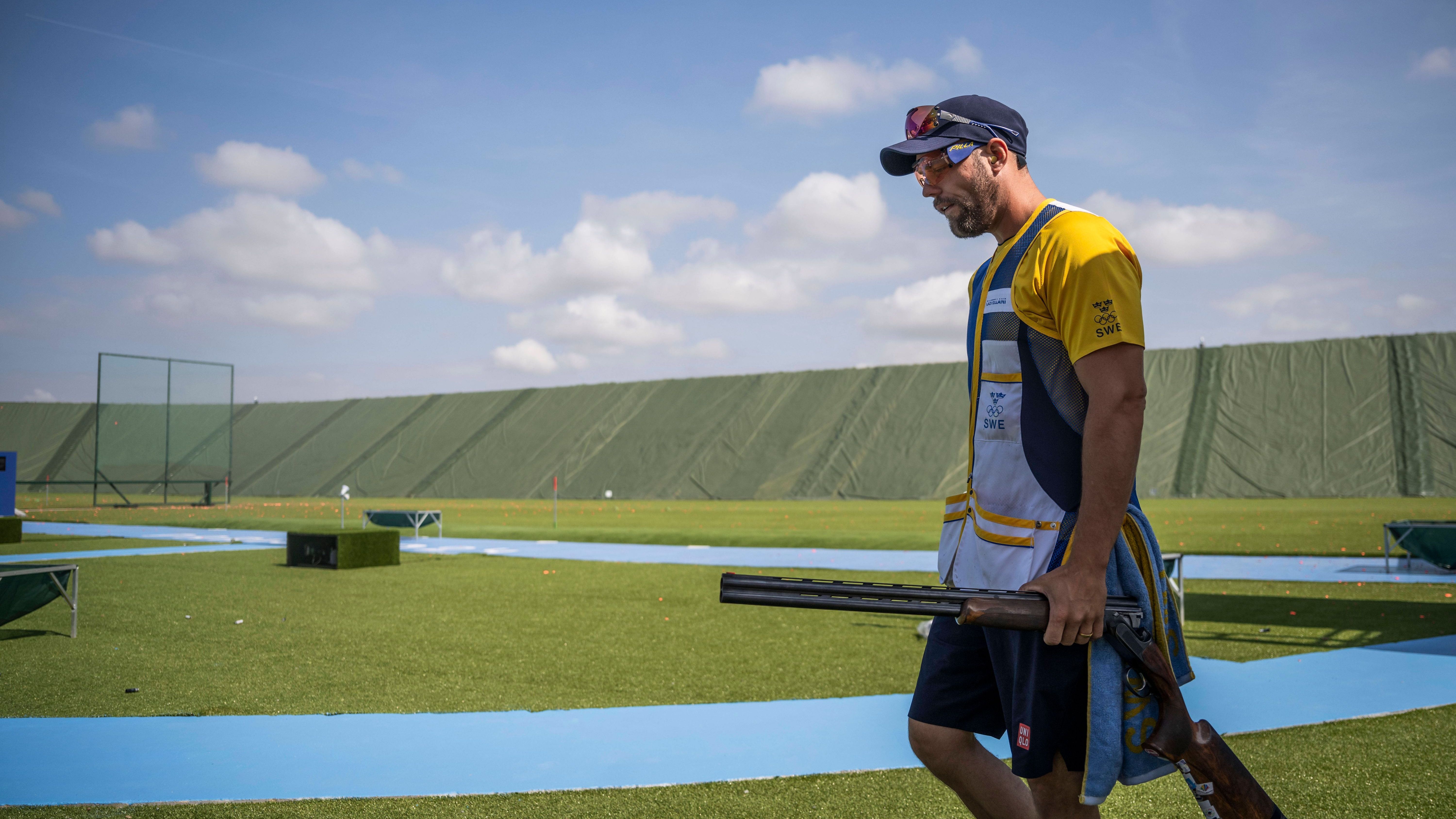 <strong>Olympia 2024: Die besten Bilder des achten Tages</strong><br>Ein leeres Stadion und ein nicht geladenes Gewehr. Die Stimmung beim Tontaubenschießen ist für Schwedens Stefan Nilsson ausbaufähig.