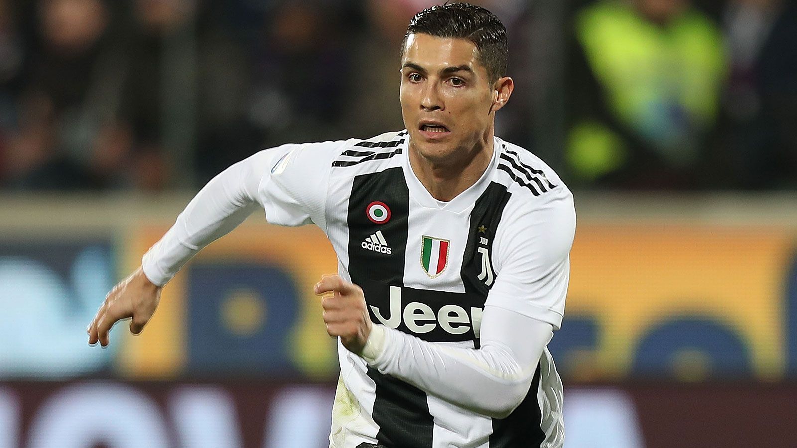 
                <strong>Linker Flügelstürmer: Cristiano Ronaldo</strong><br>
                Vereine: Real Madrid/Juventus TurinNationalität: portugiesischAlter: 33 Jahre
              