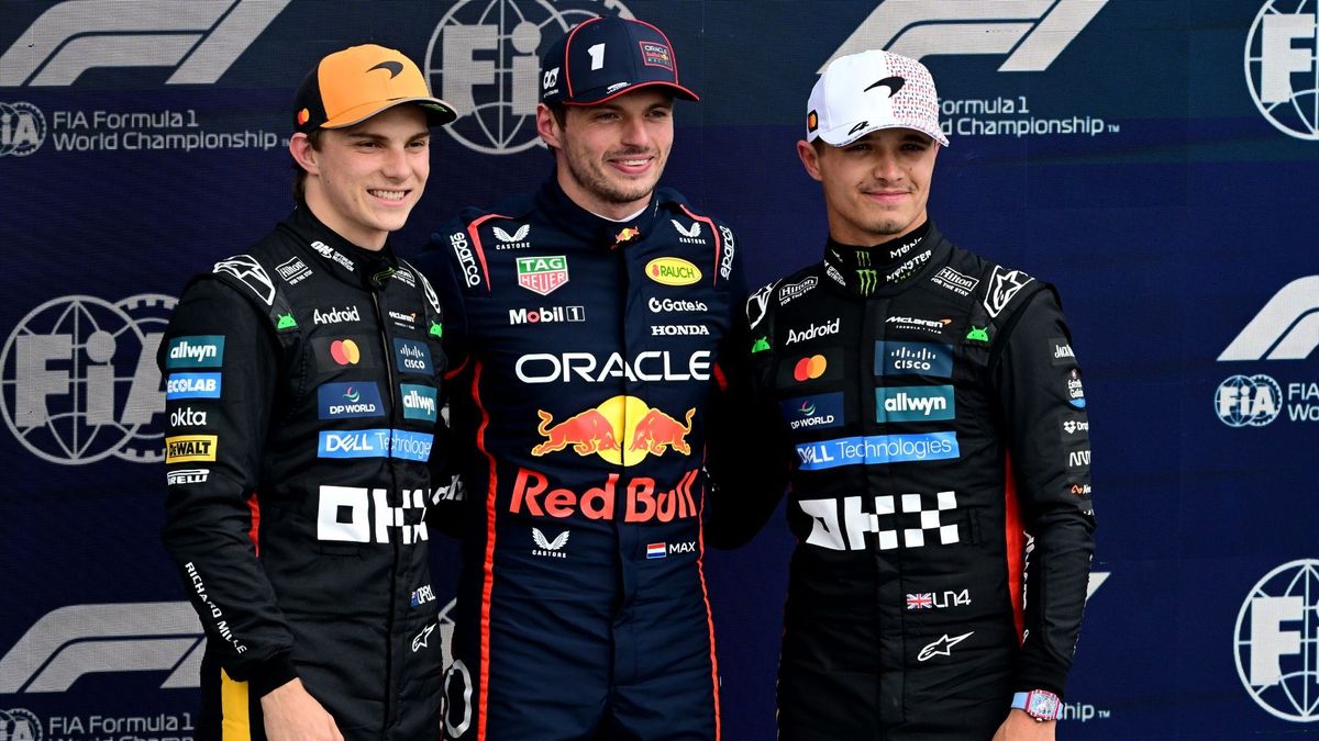Max Verstappen (Mi.) wird gejagt vom McLaren-Duo