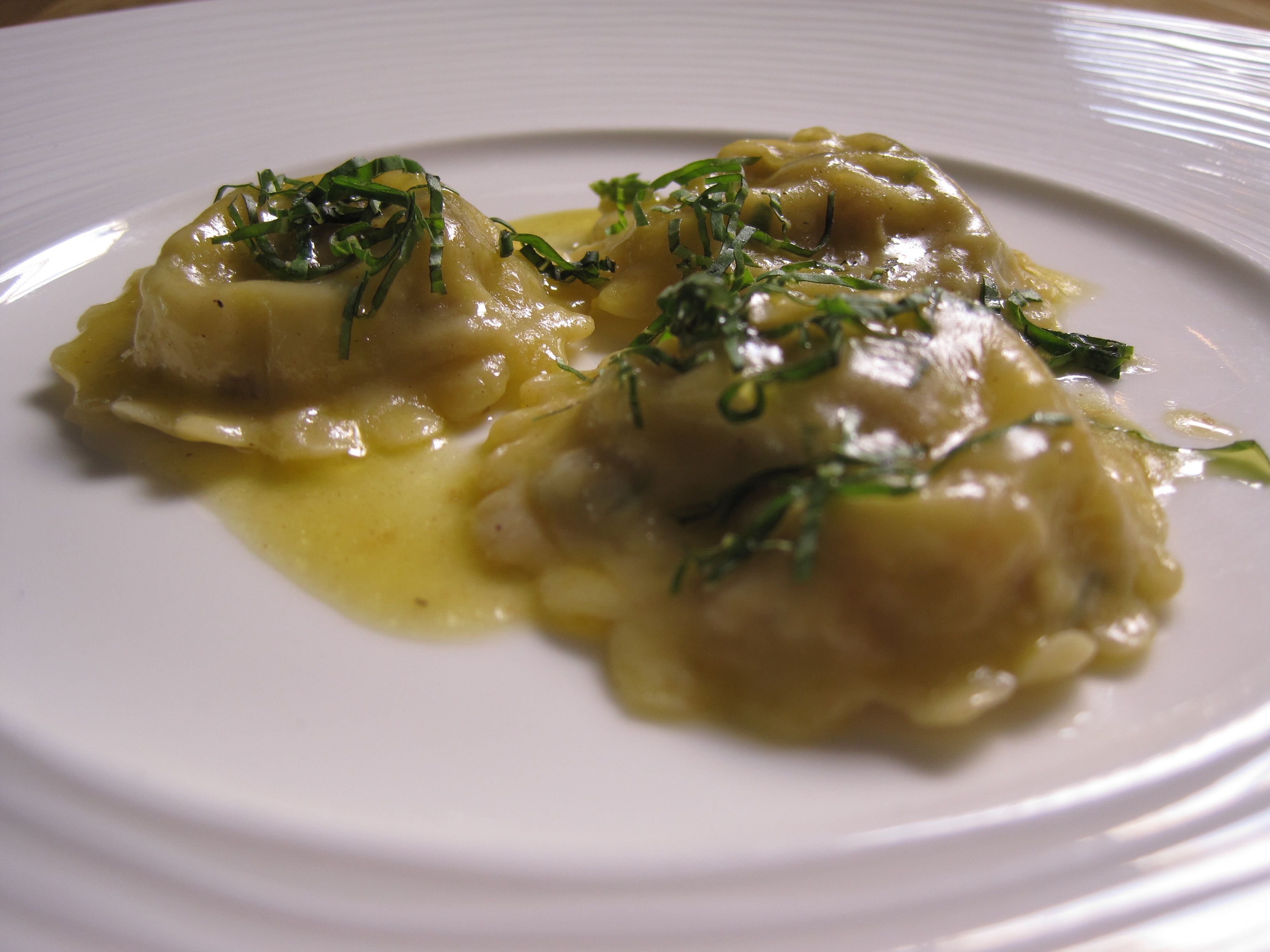 Ravioli mit Kalbsbries-Schalotten-Füllung