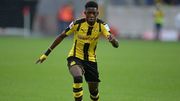 
                <strong>Ousmane Dembele</strong><br>
                Ousmane Dembele: Beim Spiel der französischen U21 EM-Qualifikation saß Dembele nur auf der Tribüne. Der BVB hatte Trainer Pierre Mankowski vor der Partie gegen Nordirland gebeten, den Rechtsaußen wegen einer Knöchelverletzung zu schonen. Mankowski kam der Bitte der Dortmunder zwar nach, reagierte in der "L'Equipe" aber angesäuert. "Sie sagten, sie haben am Freitag ein wichtiges Spiel. Aber was ist mit uns? Ist unser Spiel etwa nicht wichtig?" Immerhin soll es sich bei Dembele nur um eine harmlose Blessur handeln.
              