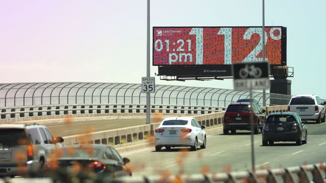 Phoenix, Arizona: Schon fast seit drei Wochen steigen die Temperaturen täglich auf über 110 Grad Fahrenheit (43,33 Grad Celsius). 