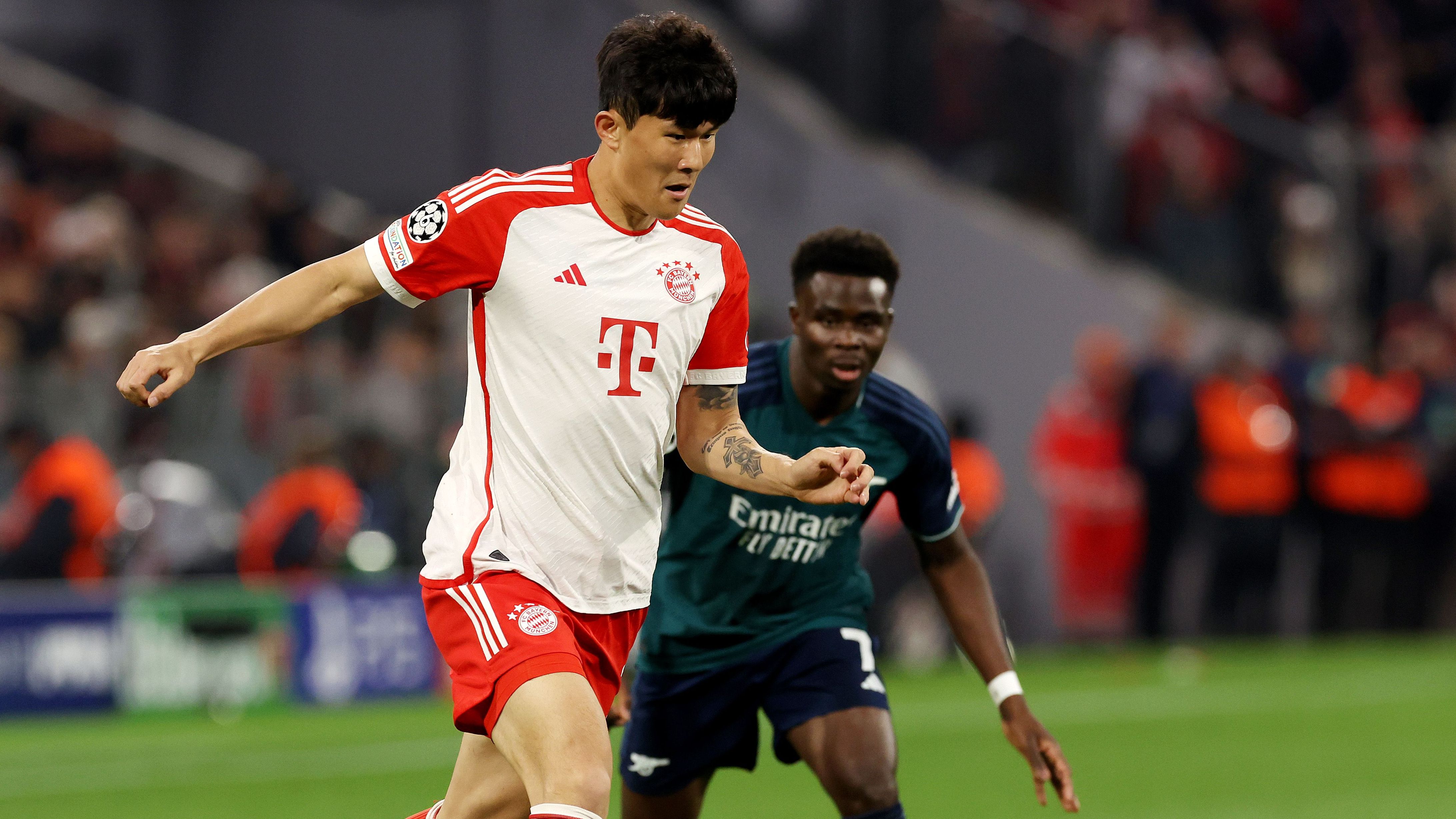 <strong>Kim Min-jae (FC Bayern)</strong><br>Der Innenverteidiger aus Südkorea kommt nach 75 Minuten für Mazraoui, um die Abwehr zu stabilisieren. Konzentriert sich links vor allem auf die Defensive und lässt gegen Saka nichts mehr anbrennen. <strong><em>ran</em></strong>-Note: 3