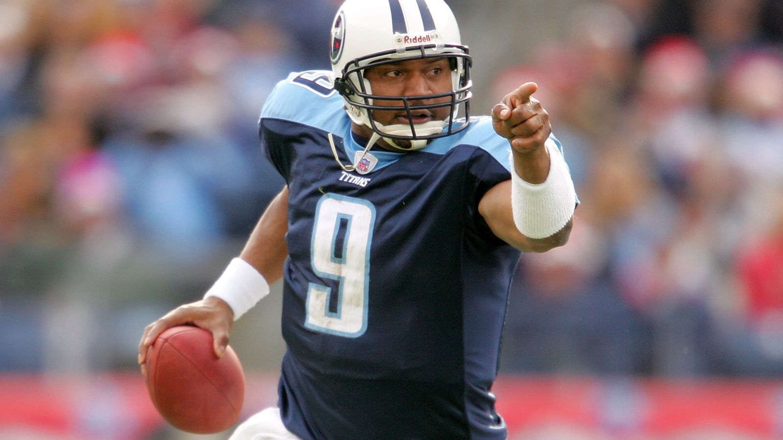 <strong>Platz 9: Steve McNair</strong><br>Rushing Yards: 3.590<br>In der NFL aktiv: 1995 - 2007<br>Teams: Tennessee Titans, Baltimore Ravens