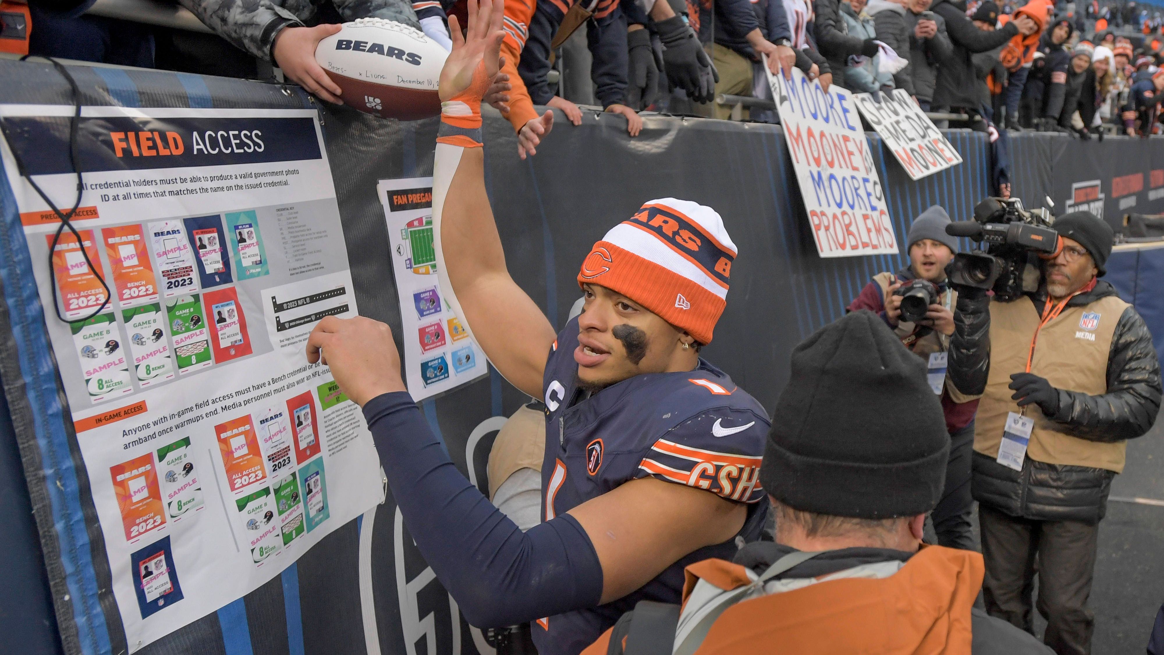 <strong>Gewinner: Justin Fields (Chicago Bears)<br></strong>Ist Justin Fields nun ein Franchise-Quarterback oder ist er es nicht? Gegen die Detroit Lions sammelte er beim 28:13 der Chicago Bears wieder Argumente - und stellt sein Front Office damit vor eine Entscheidung. Bei Fields bleiben oder mit dem wahrscheinlich ersten Pick im Draft Caleb Williams an den Lake Michigan holen? Diese Entscheidung wollen wir nicht treffen.