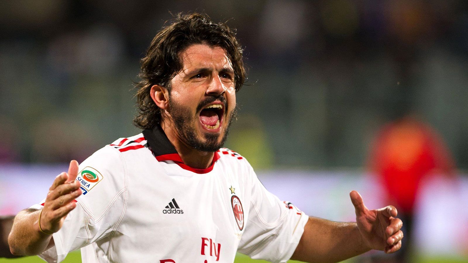 
                <strong>Gennaro Gattuso (Spieler)</strong><br>
                Ein langjähriger Teamkollege von Inzaghi und der Prototyp des Wadenbeißers. Niemand wollte gegen Gattuso spielen - ein Ruf, den sich der gebürtige Kalabrier mit viel Aggressivität und noch mehr Herz erarbeitet hat. Er spielte von 1999 bis 2012 für Milan, wurde 2006 mit Italien Weltmeister.
              