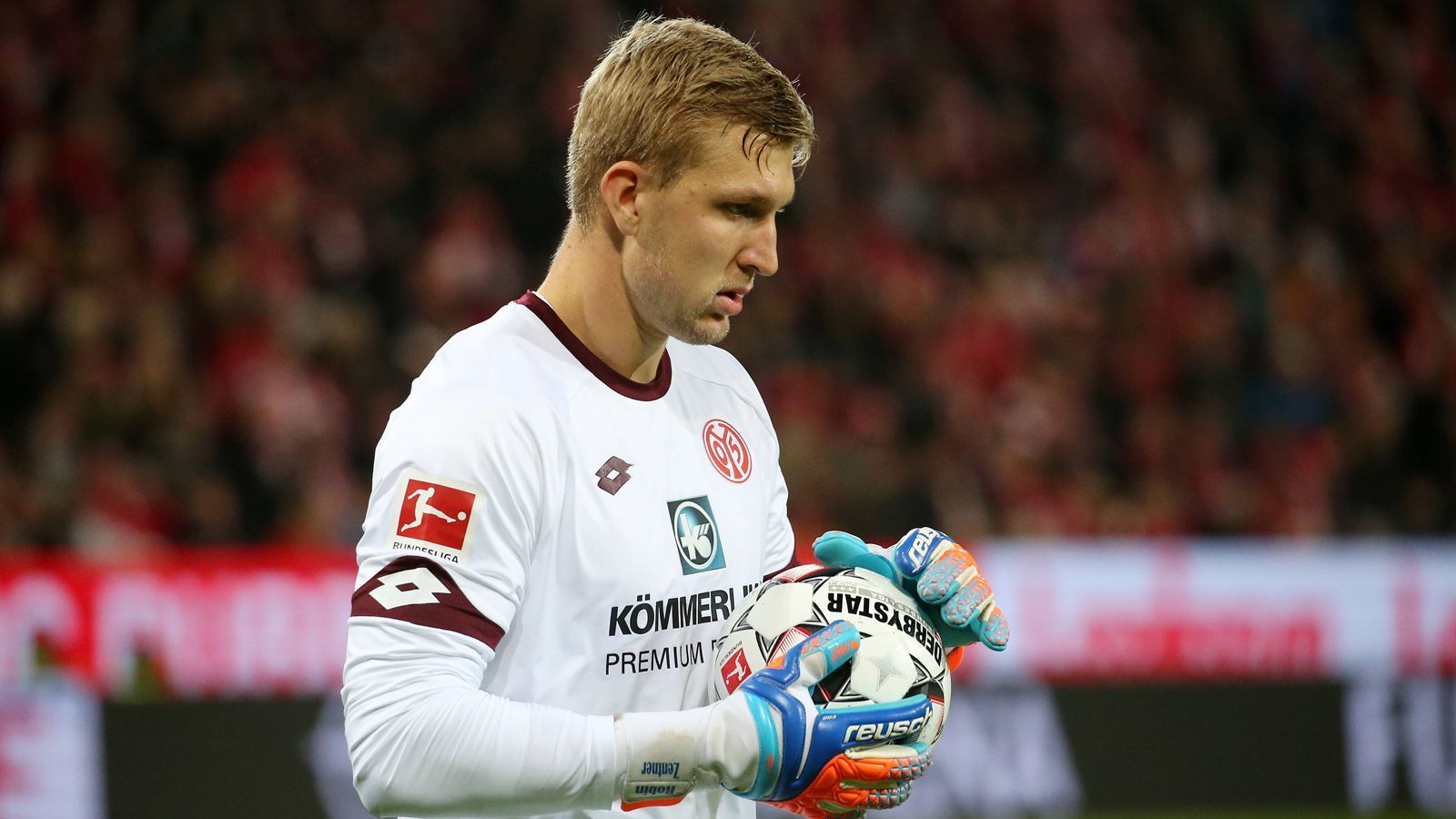 
                <strong>Robin Zentner (1. FSV Mainz 05)</strong><br>
                Paraden in der Saison 2018/19: 4Saison-Einsätze: 2
              