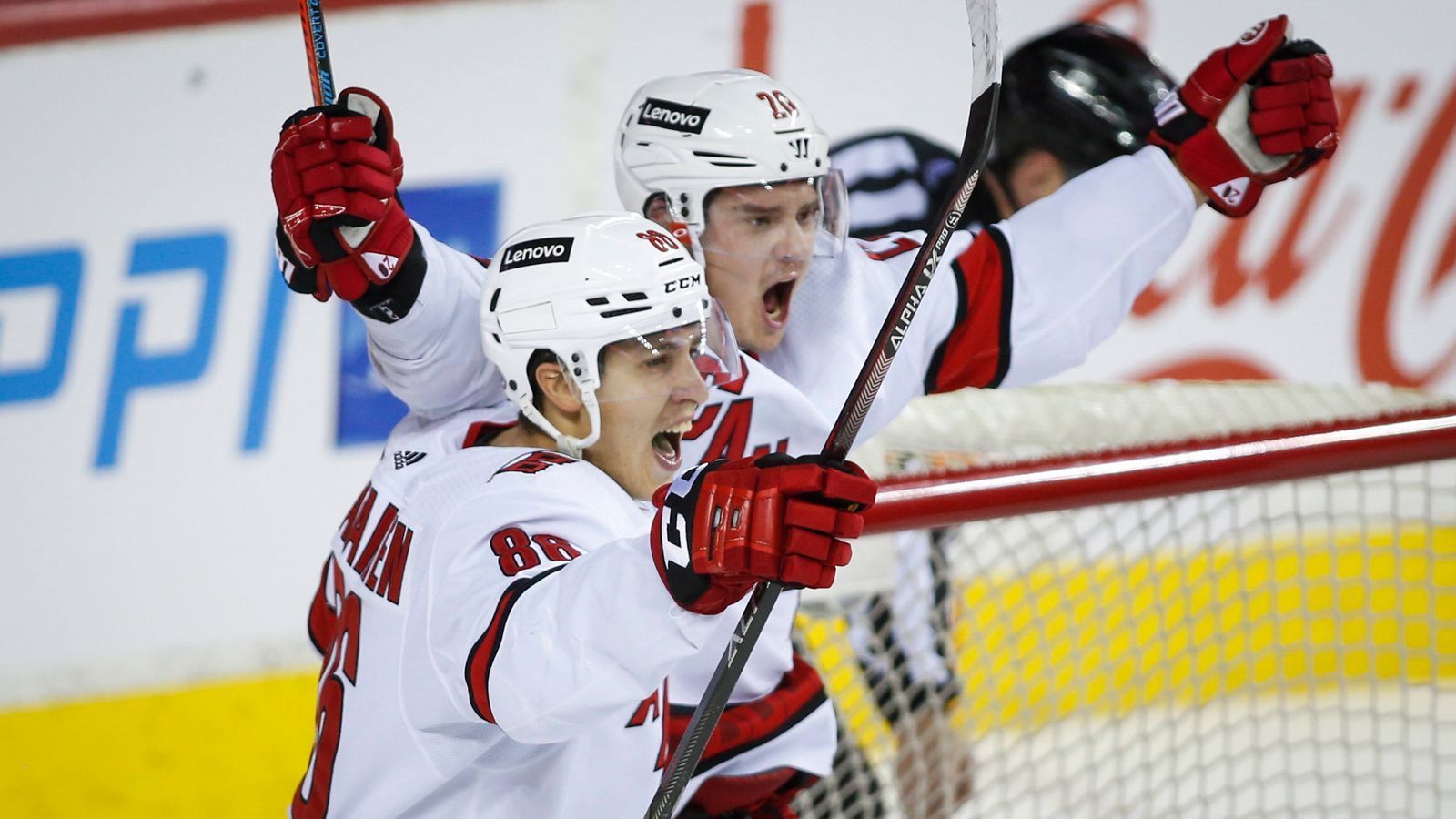 
                <strong>Carolina Hurricanes</strong><br>
                In Carolina wird bei einem Tor-Erfolg "Raise Up" von Petey Pablo gespielt.
              