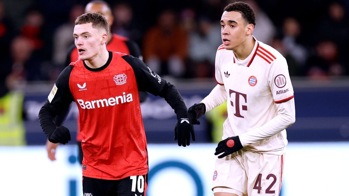 MUSIALA Jamal Team FC Bayern Muenchen mit WIRTZ Florian DFL Fussball Bundesliga Saison 2024 - 2025 BL Spiel Bayer 04 Leverkusen - FC Bayern Muenchen am 15.02. 2025 in Leverkusen DFL REGULATIONS PRO...