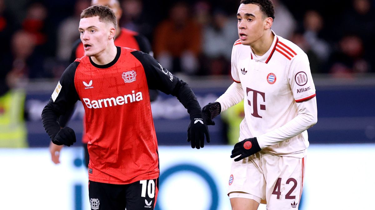 MUSIALA Jamal Team FC Bayern Muenchen mit WIRTZ Florian DFL Fussball Bundesliga Saison 2024 - 2025 BL Spiel Bayer 04 Leverkusen - FC Bayern Muenchen am 15.02. 2025 in Leverkusen DFL REGULATIONS PRO...