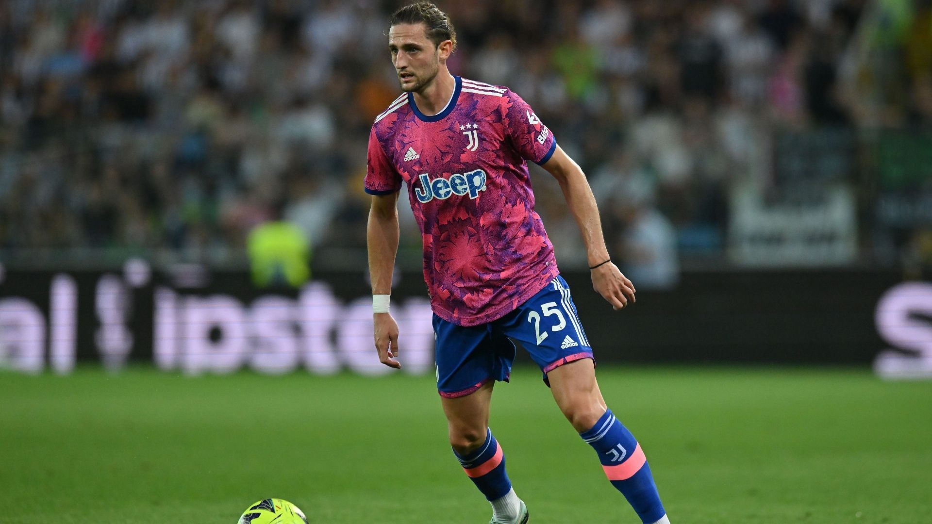 
                <strong>Platz 4 - Adrien Rabiot (Juventus)</strong><br>
                &#x2022; <strong>Bisheriger Verein: </strong>Juventus Turin<br>&#x2022; <strong>Größte Erfolge: </strong>5x französischer Meister, 1x italienischer Meister<br>&#x2022; <strong>Marktwert: </strong>40 Millionen Euro<br>&#x2022; <strong>Alter: </strong><br>&#x2022; <strong>Tendenz: </strong>möchte weg<br>&#x2022; <strong><strong>Mögliche Ziele:</strong> </strong>Manchester United, FC Bayern<br>
              