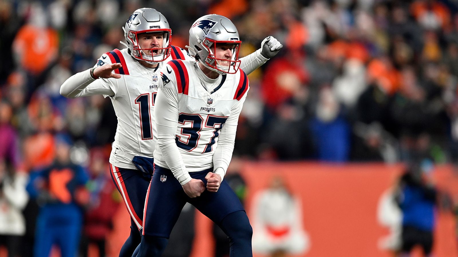 <strong>Gewinner: Chad Ryland (New England Patriots)</strong><br>Sagt, was ihr wollt, aber Bill Belichick kann Defense. Und ja, es war das nächste gute Bailey-Zappe-Spiel. Und es ging gegen eine sonst gute Broncos-Defense. Aber Kicker Ryland kassierte die ganze Saison über viel Häme als Rookie. Im Mile High setzte er das Game-winning-Field-Goal eiskalt zwischen die Stangen (26:23). Wir gönnen ihm eine Auflistung hier.