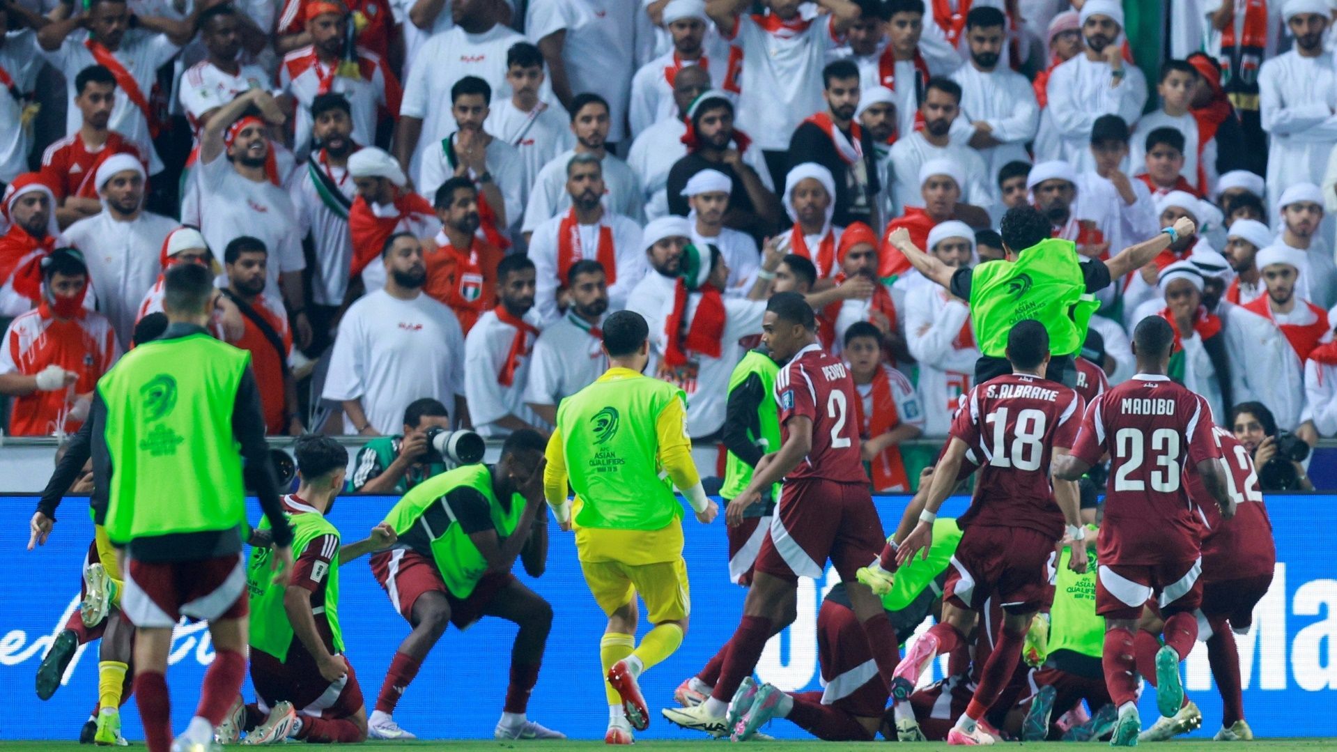 <strong>Katar</strong><br>Der Gastgeber aus dem Jahr 2022 hat sich erstmals sportlich für eine WM-Endrunde qualifiziert und tritt damit zum zweiten Mal beim Finalturnier an. Mit einem 2:1-Sieg gegen die Vereinigten Arabischen Emirate sicherte man sich das Ticket in letzter Sekunde.
