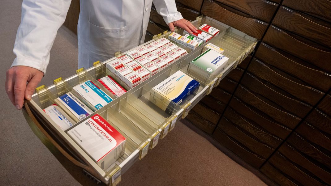 Ärzt:innen in Deutschland beklagen Lieferengpässe bei Medikamenten.