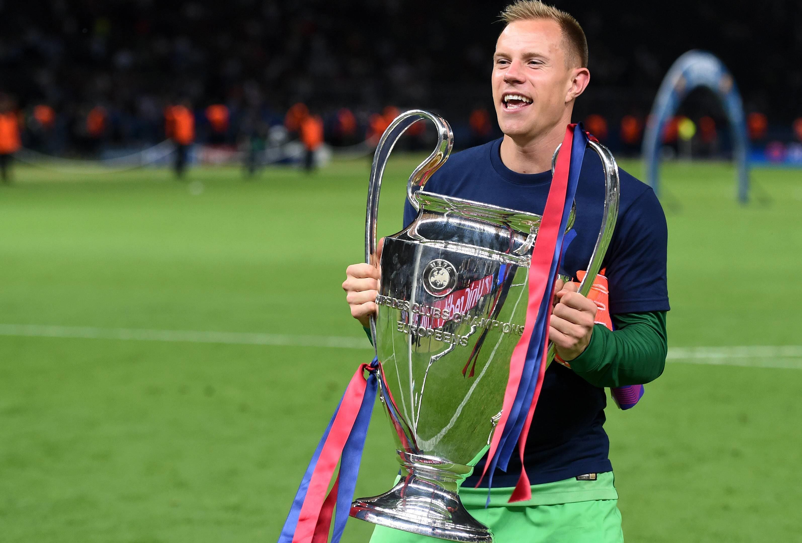
                <strong>Marc-Andre ter Stegen (FC Barcelona)</strong><br>
                "Mats", wie der Keeper auch genannt wird, wurde bei den Katalanen lediglich in den Pokalspielen eingesetzt, überzeugte aber mit einer tadellosen Saison. Der Ex-Torhüter von Borussia Mönchengladbach ist der jüngste deutsche Torwart mit Champions-League-Titel.
              