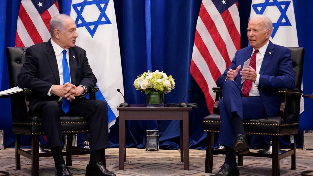 Joe Biden sichert Militärhilfe für Israel und Ukraine zu.