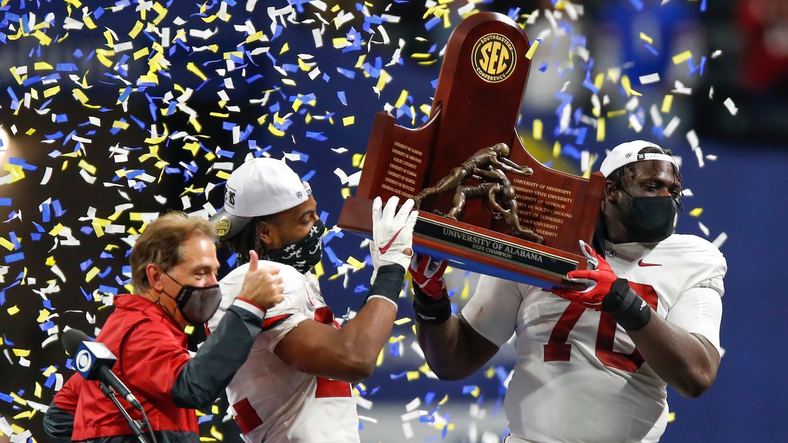 
                <strong>Erfolge</strong><br>
                Die Geschichte der Crimson Tide ist eine glorreiche. Sie haben starke 17 nationale Titel gewonnen und stellen mit unglaublichen 72 Bowl Games die höchste Anzahl aller Teams im College Football. Und das ist nur einer von zahlreichen Rekorden, die das Football-Programm aus Alabama hält.
              