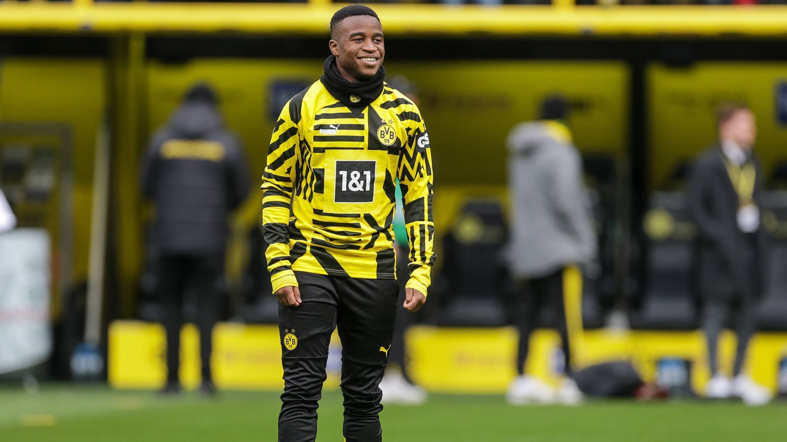 
                <strong>Youssoufa Moukoko</strong><br>
                Stürmer-Juwel Moukoko darf für den BVB rund 30 Minuten ran, bleibt dabei ohne nennenswerte Szene. ran-Note: 3
              