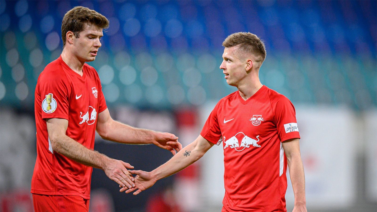 
                <strong>RB Leipzig</strong><br>
                Dank zuletzt fünf Siegen in Serie gestaltet RB Leipzig das Titelrennen in der Bundesliga spannend. Zudem zeigte sich beim 3:2-Sieg über Gladbach: RB kann auch nach Rückstand und dreckig gewinnen. Im Pokal-Viertelfinale wartet mit dem VfL Wolfsburg nun der nächste Härtetest auf dem Weg zum ersten Titel. Bis dato hielt sich das Team von Trainer Julian Nagelsmann mit Siegen über Eintracht Celle (7:0), den FC Augsburg (3:0) und den VfL Bochum (4:0) schadlos. Zudem spielt es den heimstarken Leipzigern in die Karten, dass sie beim Duell mit Wolfsburg auf dem heimischen Rasen antreten dürfen. In der aktuellen Form scheint RB nur schwer zu schlagen und ist daher auch gegen starke Wolfsburger der leichte Favorit. Titelchancen: 70 Prozent
              