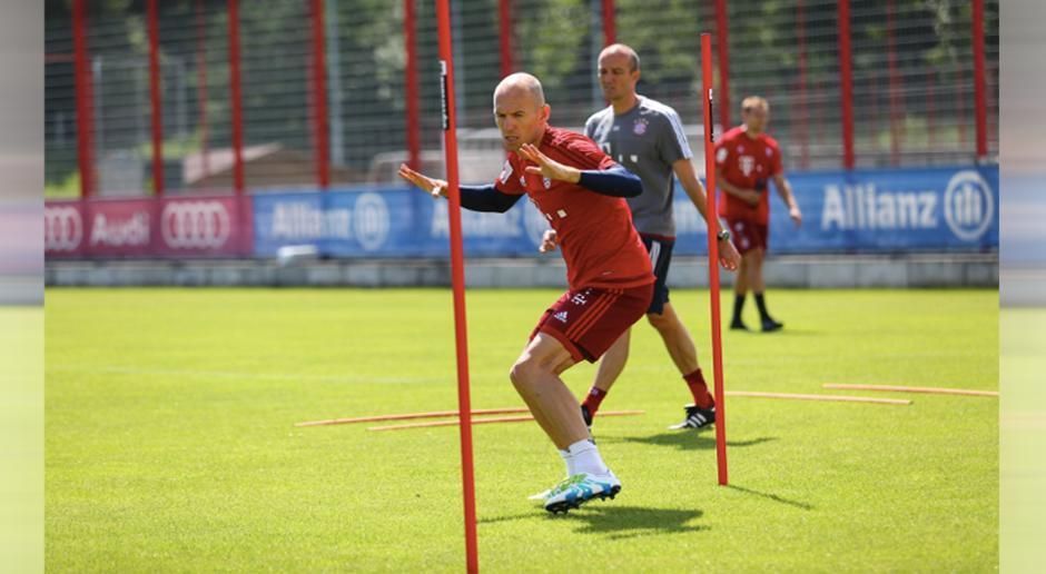 
                <strong>FC Bayern München</strong><br>
                Während FCB-Trainer Carlo Ancelotti die Bayern-Stars, die nicht zur EM oder Copa gefahren sind, erst am 11. Juli zum Trainingsauftakt bittet, meldete sich Arjen Robben schon am Montag zurück an der Säbener Straße. Der 32-Jährige verpasste verletzungsbedingt den Großteil der Rückrunde und will zum Trainingsstart wieder absolut fit sein. Damit ist er nicht der Einzige ...
              