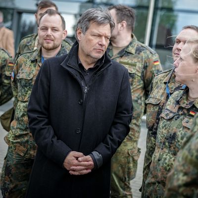 Vizekanzler Robert Habeck besucht mit einer Wirtschaftsdelegation die Ukraine. 
