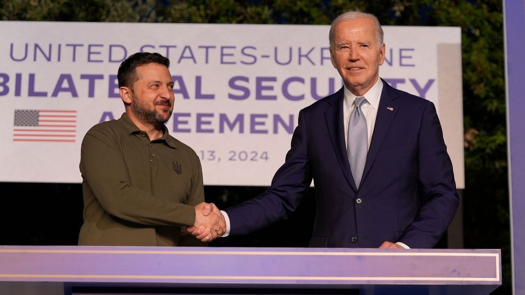 US-Präsident Joe Biden und der ukrainische Präsident Wolodymyr Selenskyj haben ein bilaterales Sicherheitsabkommen unterzeichnet.