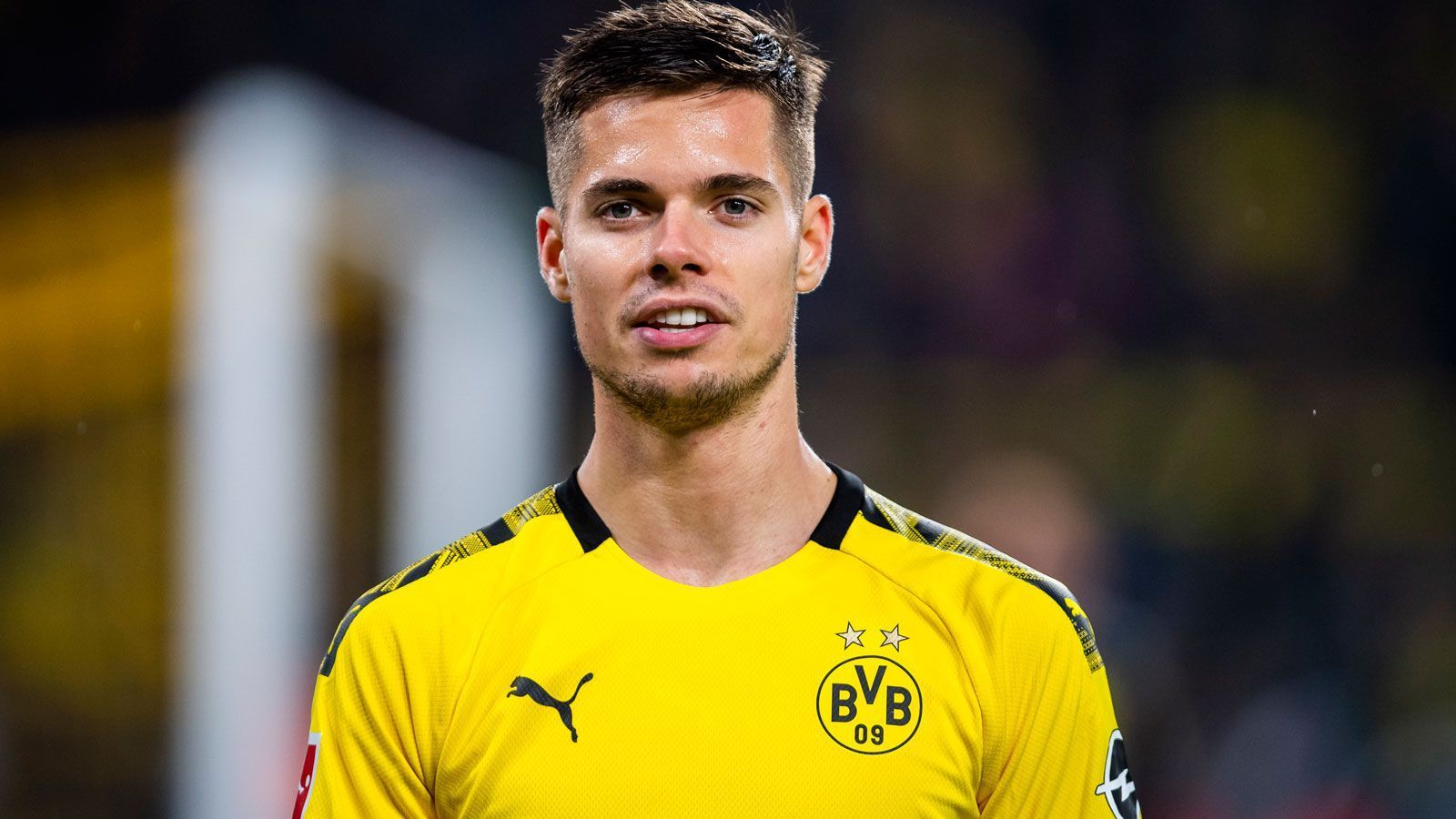 
                <strong>Julian Weigl (Borussia Dortmund)</strong><br>
                Der ehemalige Münchner Löwe müht sich, um dem BVB-Spiel Struktur zu verschaffen. Dabei ist er zumeist auf Sicherheit bedacht. Sein Kopfball von der Strafraumgrenze ist nicht mehr als ein Verlegenheitsversuch. ran-Note: 3
              