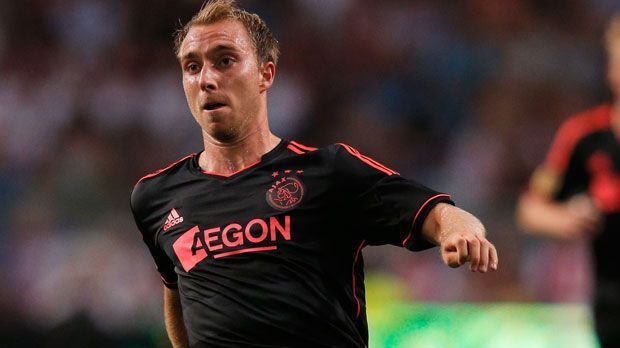 
                <strong>Ajax Amsterdam - Auswärtstrikot</strong><br>
                Auf fremden Platz präsentiert sich der Meister in Trikots mit einer ungewöhnlichen Farbkombination. Mal sehen was die Fans zu diesem Design sagen werden...
              