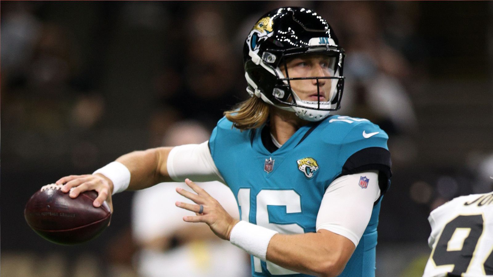 <strong>Jacksonville Jaguars - Trevor Lawrence</strong><br>Wird Free Agent: 2026<br>Vertragslaufzeit: 4 Jahre*<br>Vertragsvolumen: 36,8 Millionen<br>Garantierte Summe: 36,8 Millionen<br><br>*Lawrence spielt kommende Saison unter seiner Fith-Year-Option. Diese garantiert ihm weitere 22 Millionen.&nbsp;