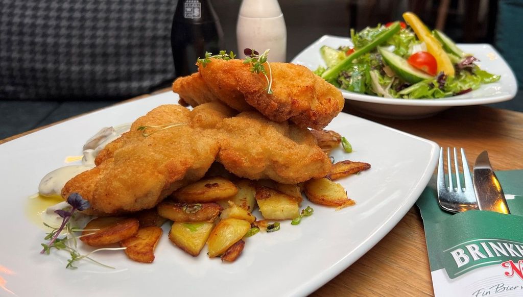 Schnitzel mit Champignon Rahmsauce &amp; Bratkartoffeln