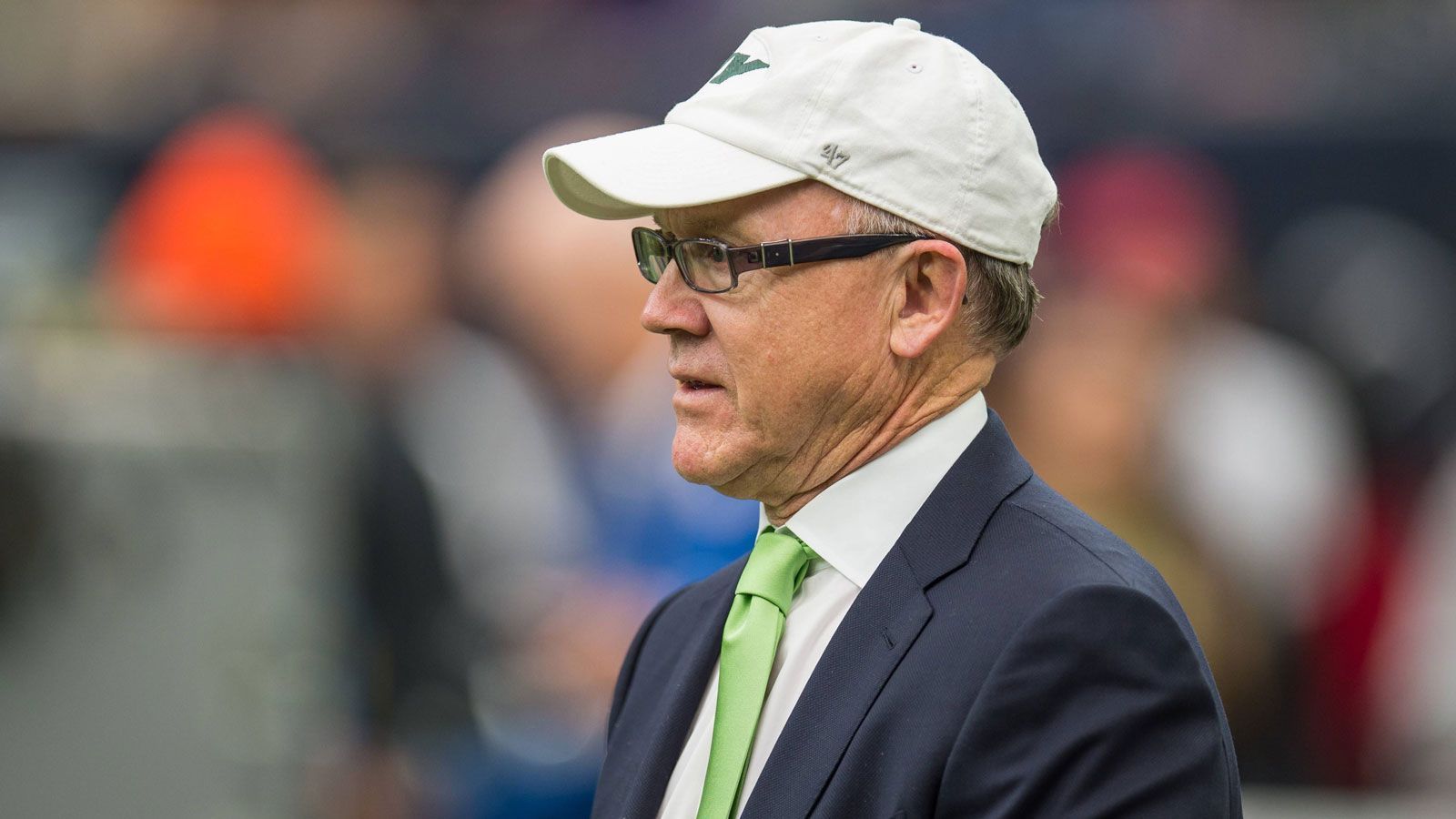 
                <strong>New York Jets - Robery "Woody" Johnson, Christopher Johnson</strong><br>
                Woody Johnson kommt aus einer wohlhabenden Familie, die unter anderem Besitzer des Pharmazieherstellers "Johnson&Johnson" ist. Im Jahr 2000 kaufte er die Jets für ca. 635 Millionen US-Dollar, nachdem Vorbesitzer Leon Hess verstorben war.  Er besitzt die Franchise gemeinsam mit seinem Bruder Christopher.
              