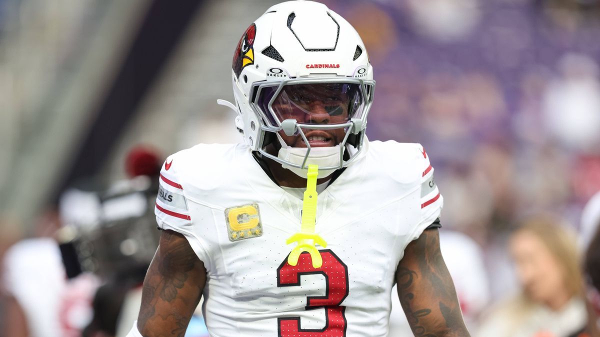 MINNEAPOLIS, MN - DECEMBER 01: Arizona Cardinals safety Budda Baker (3) looks on before the NFL, American Football Herren, USA game between the Arizona Cardinals and the Minnesota Vikings on Decemb...