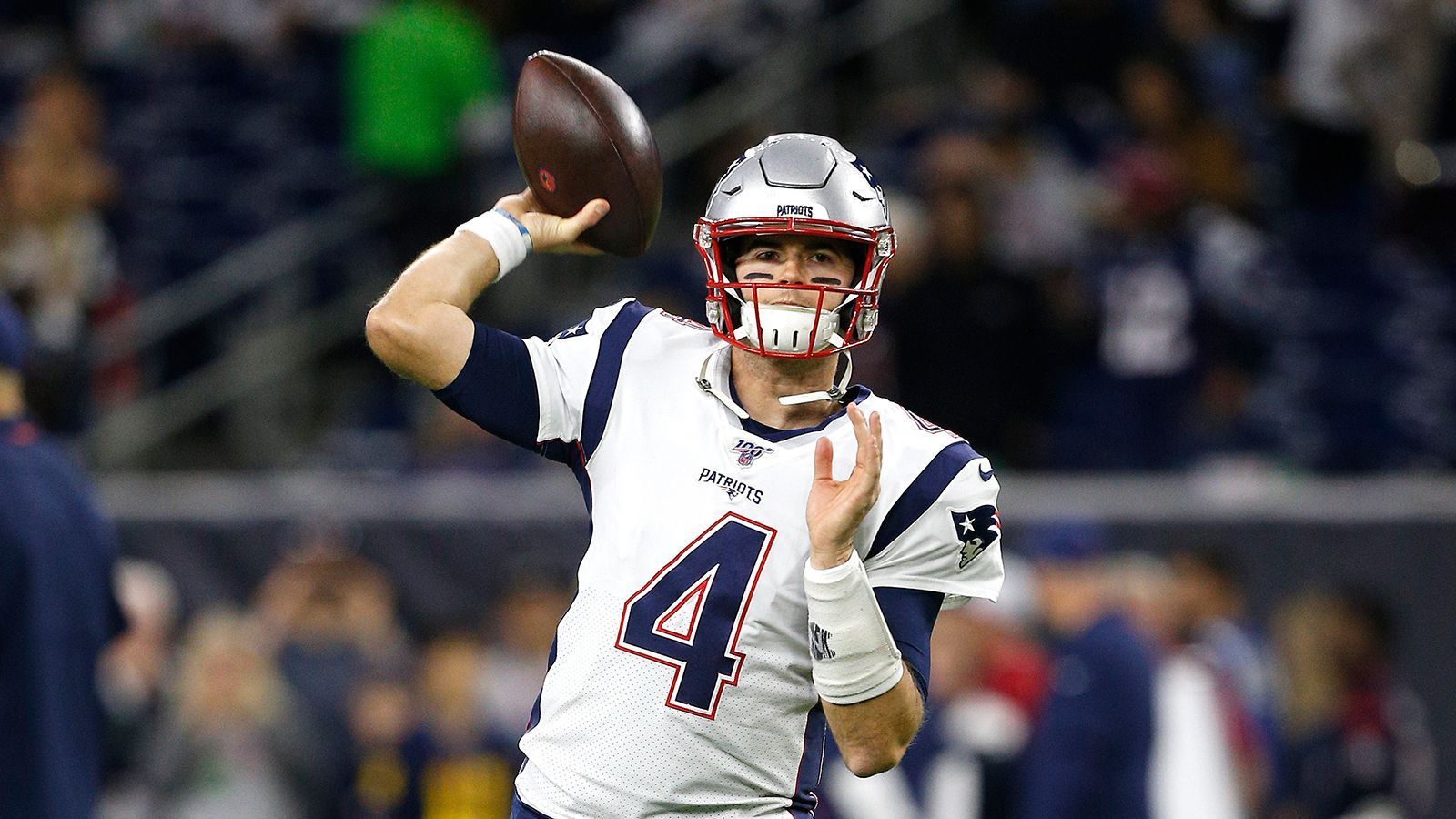 
                <strong>Jarrett Stidham - Der Youngster</strong><br>
                Denn Jarrett Stidham kam als "ungeschliffener Diamant" in die NFL. Die Veranlagungen eines Franchise-Quarterbacks (gute Wurfkraft, nötige Athletik, starke "Mechanics") sind beim 23-Jährigen gegeben. Im College überzeugte er allerdings nicht immer im mentalen Bereich des Spiels. Scouts kritisierten sein Entscheidungs-Vermögen, besonders in Druck-Situationen bewahrte er keinen "kühlen Kopf".
              