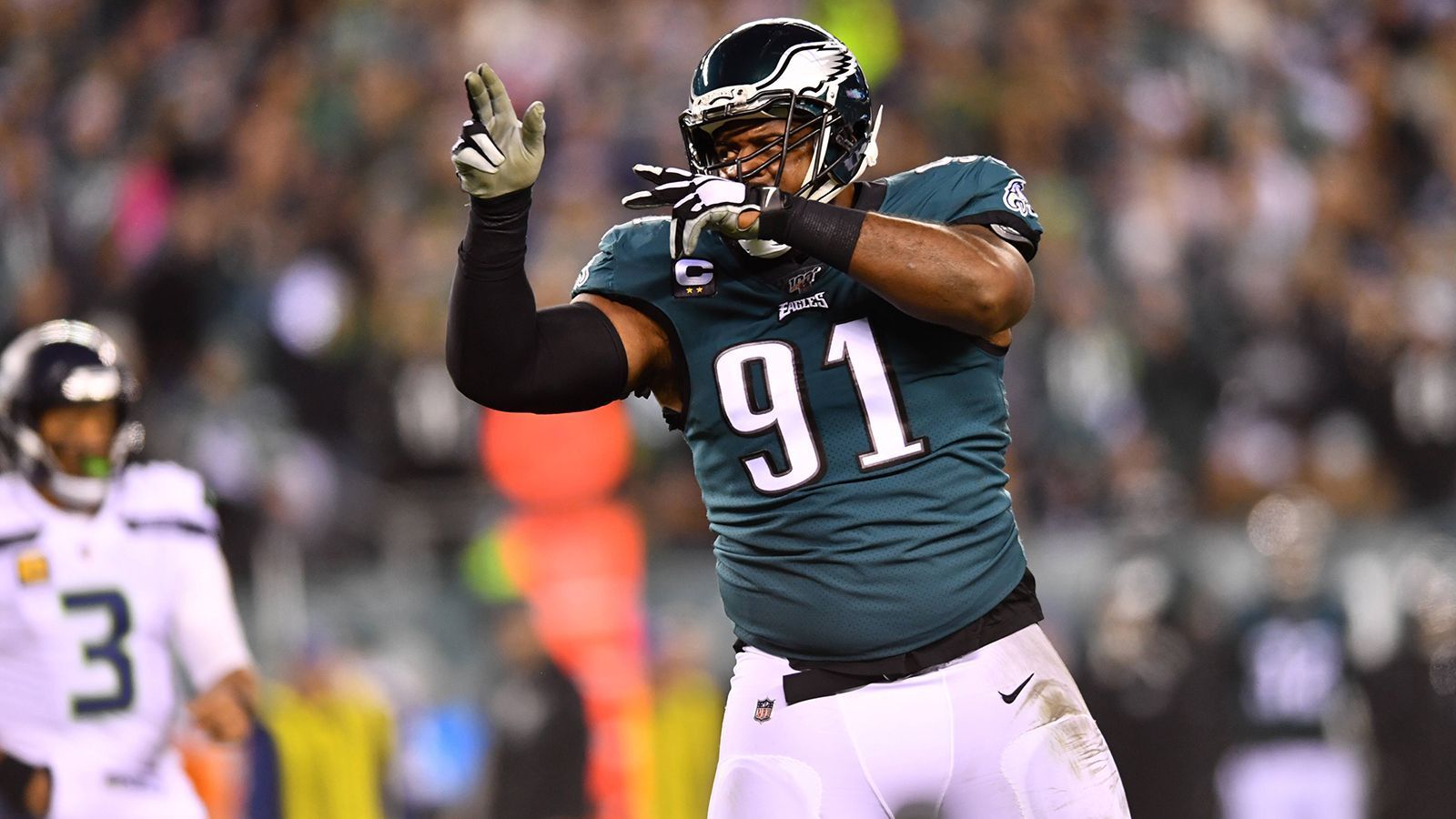 
                <strong>Platz 10: Fletcher Cox (Philadelphia Eagles)</strong><br>
                Position: Defensive Tackle -Cap Hit: 23,88 Millionen Dollar -Vertragsjahr: 6 von 7 -Base Salary: 15 Mio. Dollar -Roster Bonus: 1 Mio. Dollar -Option Bonus: 4,134 Dollar -Bonus durch Umstrukturierung: 3,746 Mio. Dollar
              