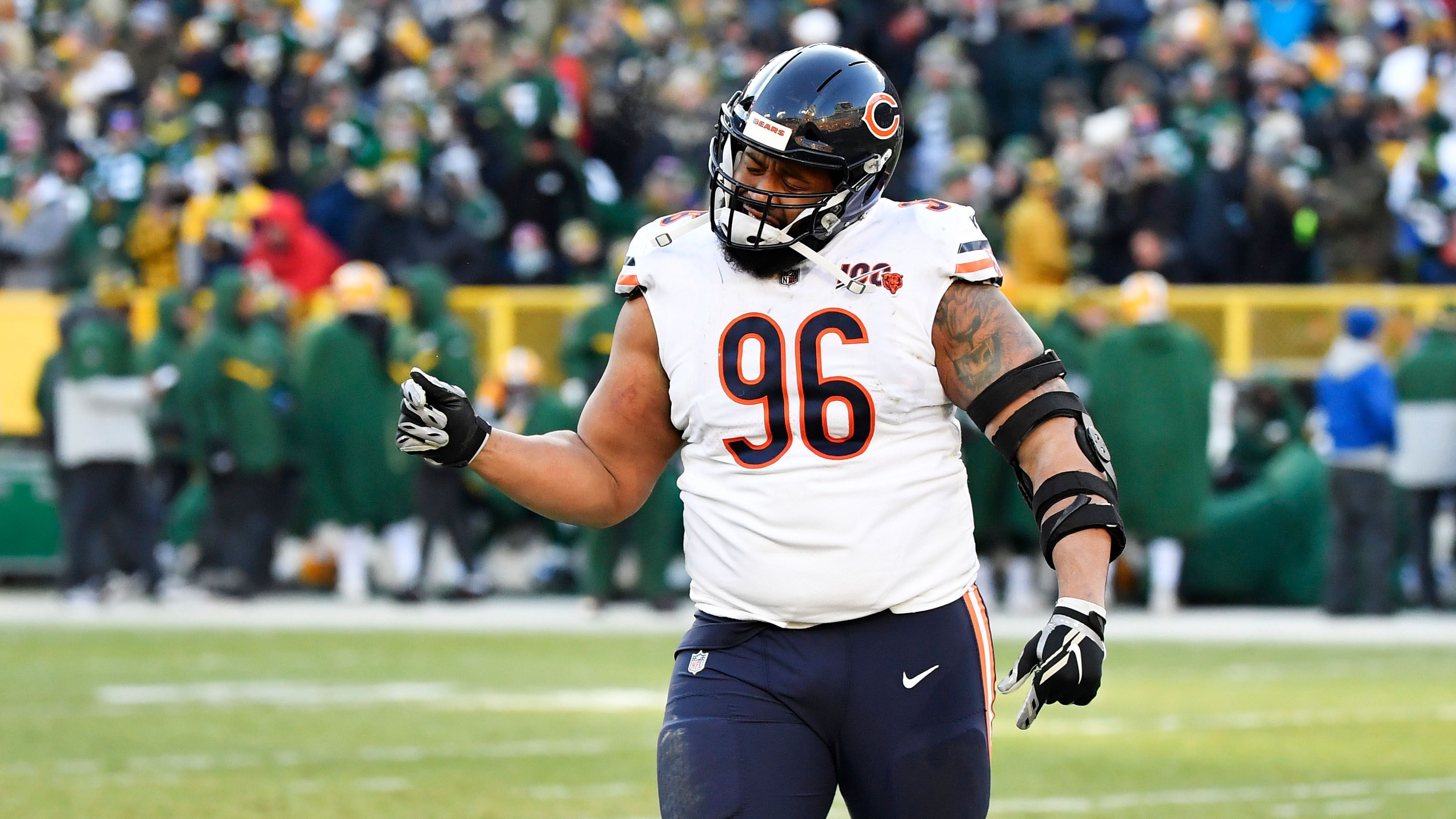
                <strong>Akiem Hicks (Chicago Bears)</strong><br>
                Robinson ist nicht der einzige Bears-Star, der getradet werden könnte. Denn auch Akiem Hicks wird nach der Saison Free Agent, eine Vertragsverlängerung kam für Chicago in der Offseason nicht in Frage. Der Defensive End könnte mit seiner Qualität einen Playoff-Kandidaten verstärken und die Bears würden Hicks zumindest nicht völlig ohne Gegenwert verlieren. Außerdem spart Chicago bei einem Trade rund sechs Millionen Dollar.
              