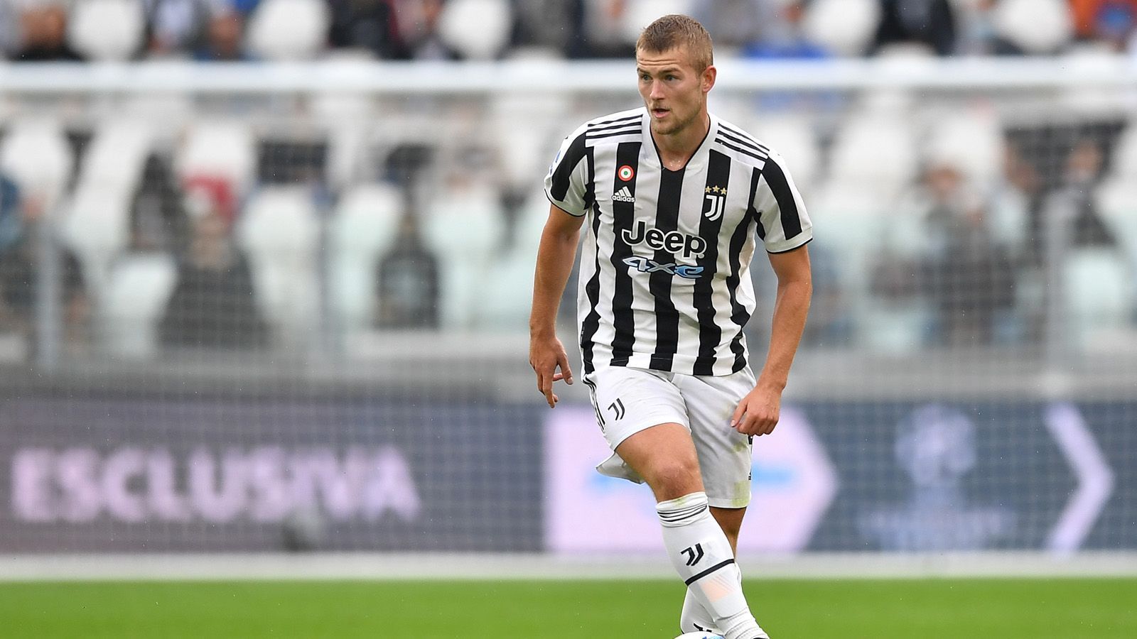 
                <strong>Matthijs de Ligt (Juventus Turin)</strong><br>
                Als Matthijs de Ligt vor drei Jahren für 85,5 Millionen Euro zu Juventus Turin wechselte, war er der gefragteste Innenverteidiger auf dem Transfermarkt. Auch die Bayern bemühten sich seinerzeit um den Niederländer, der am Ende einfach zu teuer war. Bei Juve läuft es für den 22-Jährigen allerdings nicht wie erwünscht. Die leeren Kassen des Klubs könnten zudem dafür sorgen, dass de Ligt sogar etwas günstiger zu haben ist. Allerdings soll die Ablöse dann immer noch bei 60 Millionen Euro liegen. Besonders in Corona-Zeiten absolut utopisch.
              