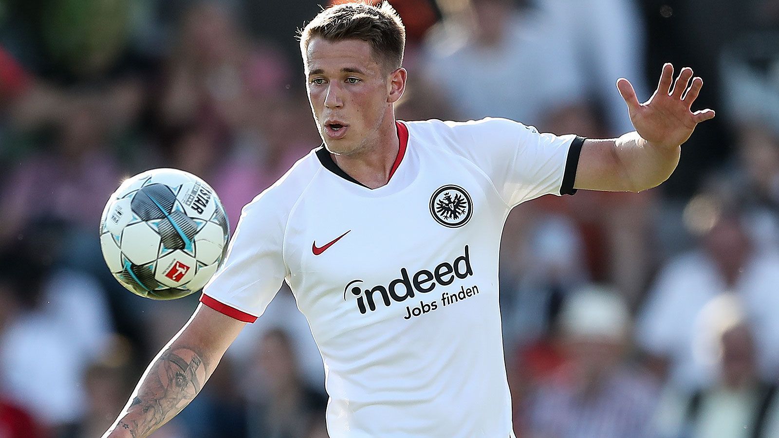 
                <strong>Erik Durm</strong><br>
                Der 28-Jährige wurde in den exklusiven Klub der Weltmeister ohne Einsatz aufgenommen. In den Jahren nach der WM lief es nicht richtig rund für den Verteidiger, eine Knieverletzung legte ihn lahm, bei Borussia Dortmund kam er nicht mehr regelmäßig zum Einsatz. Er wechselte nach England zu Huddersfield Town, nach dem Abstieg aus der Premier League im Jahr 2018 schloss Durm sich Eintracht Frankfurt an. Auch dort ist er meist nur Ersatz.
              