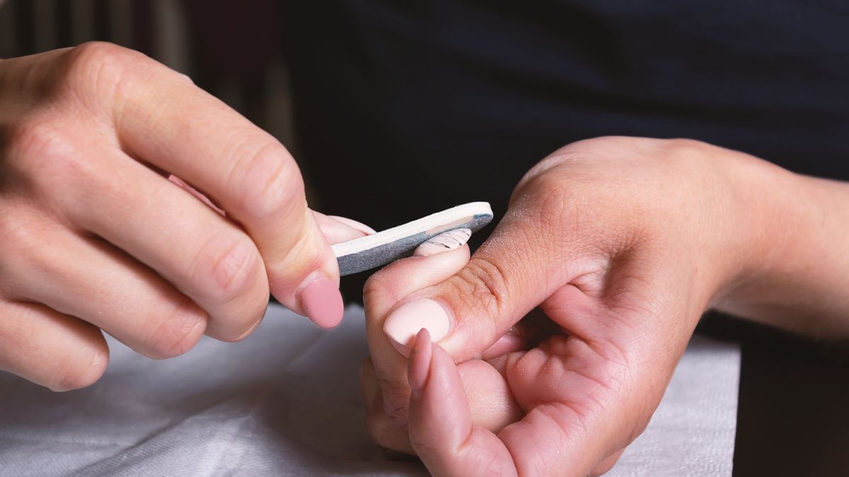 Shellac, nail polish self removal at home. 