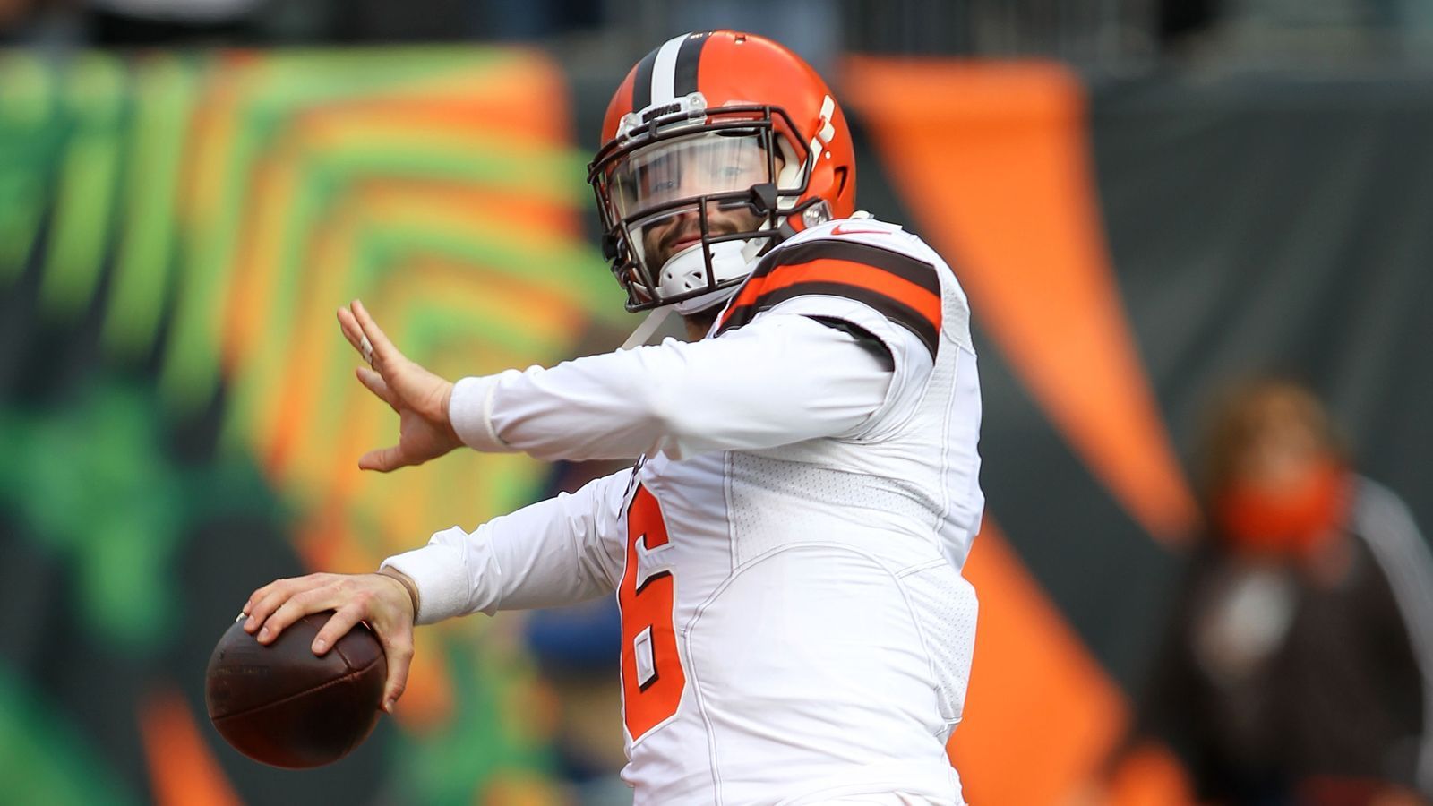 
                <strong>Week 12: Mayfield stellt Rookie-Rating-Rekord auf</strong><br>
                Baker Mayfield kam beim Erfolg über die Bengals auf ein Passer-Rating von 143,9. Der Quarterback der Browns ist damit der erste Rookie der NFL-Geschichte, der in zwei aufeinanderfolgenden Spielen mit mindestens 20 Passversuchen ein Rating von 140 oder mehr aufweist. In Week 10 hatte Mayfield gegen die Falcons ein Rating von 151,2 erzielt, vergangene Woche hatten die Browns spielfrei.
              