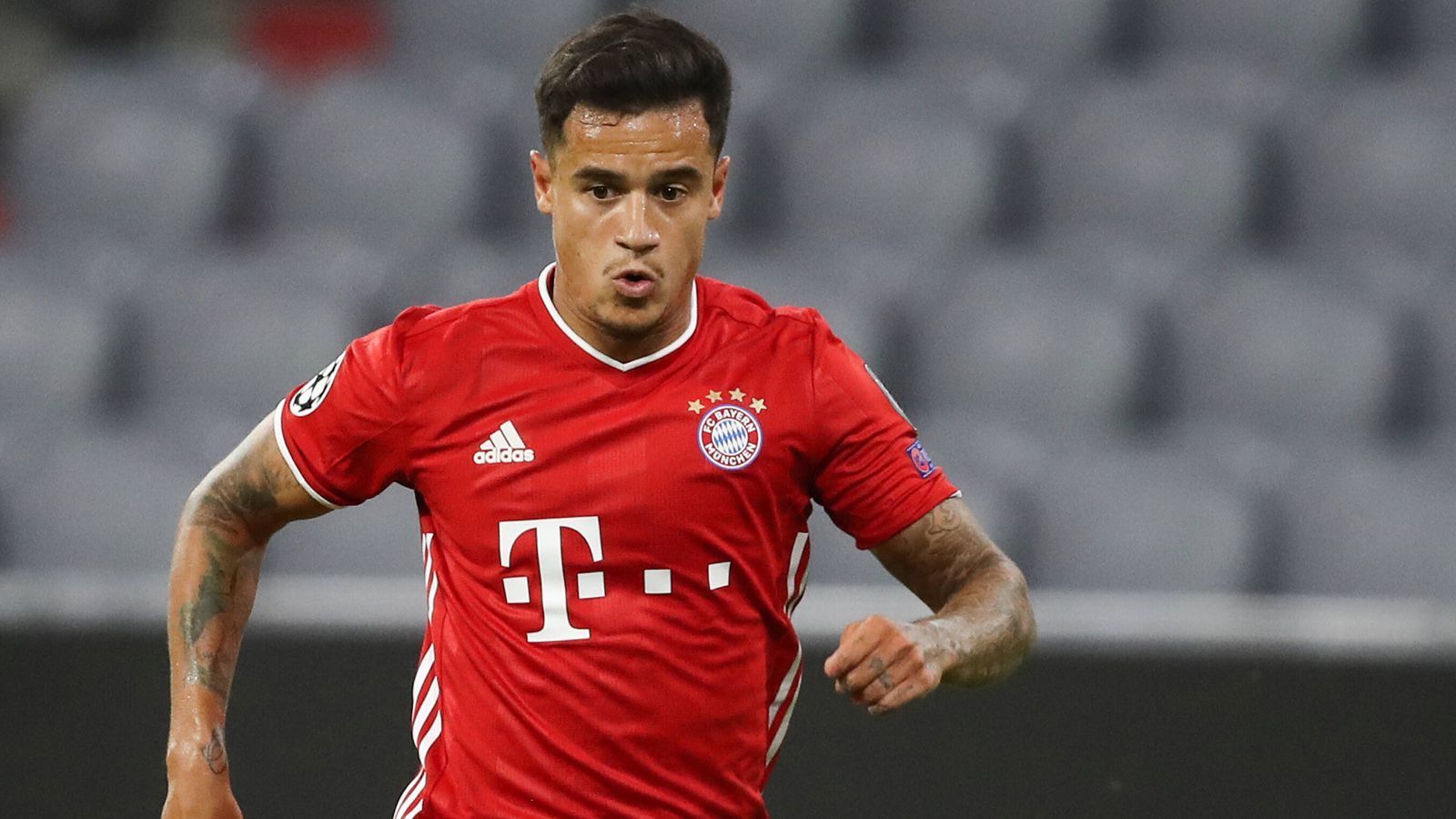
                <strong>Philippe Coutinho</strong><br>
                Er kam als Superstar, zeigte seine fußballerischen Qualitäten allerdings zu selten. Der FC Bayern München zahlte eine Leihgebühr von 8,5 Millionen Euro für den Mittelfeldspieler. Nachhaltig überzeugen konnte der vermeintliche Königstransfer nicht. In der Bundesliga hatte er lediglich 15 Startelf-Einsätze. In insgesamt 37 Pflichtspielen gelangen ihm elf Tore und neun Vorlagen. Die Kaufoption von kolportierten 120 Millionen Euro ließ der FC Bayern verstreichen. Möglicherweise bekommt der Brasilianer aber eine Chance unter dem neuen Trainer Ronald Koeman beim FC Barcelona, wo er noch bis 2023 unter Vertrag steht. "Der Trainer trifft die Entscheidung. Wenn er will, dass Coutinho bleibt, wird er nächstes Jahr bei uns spielen", sagte Präsident Josep Bartomeu bei "Barcelona TV".
              