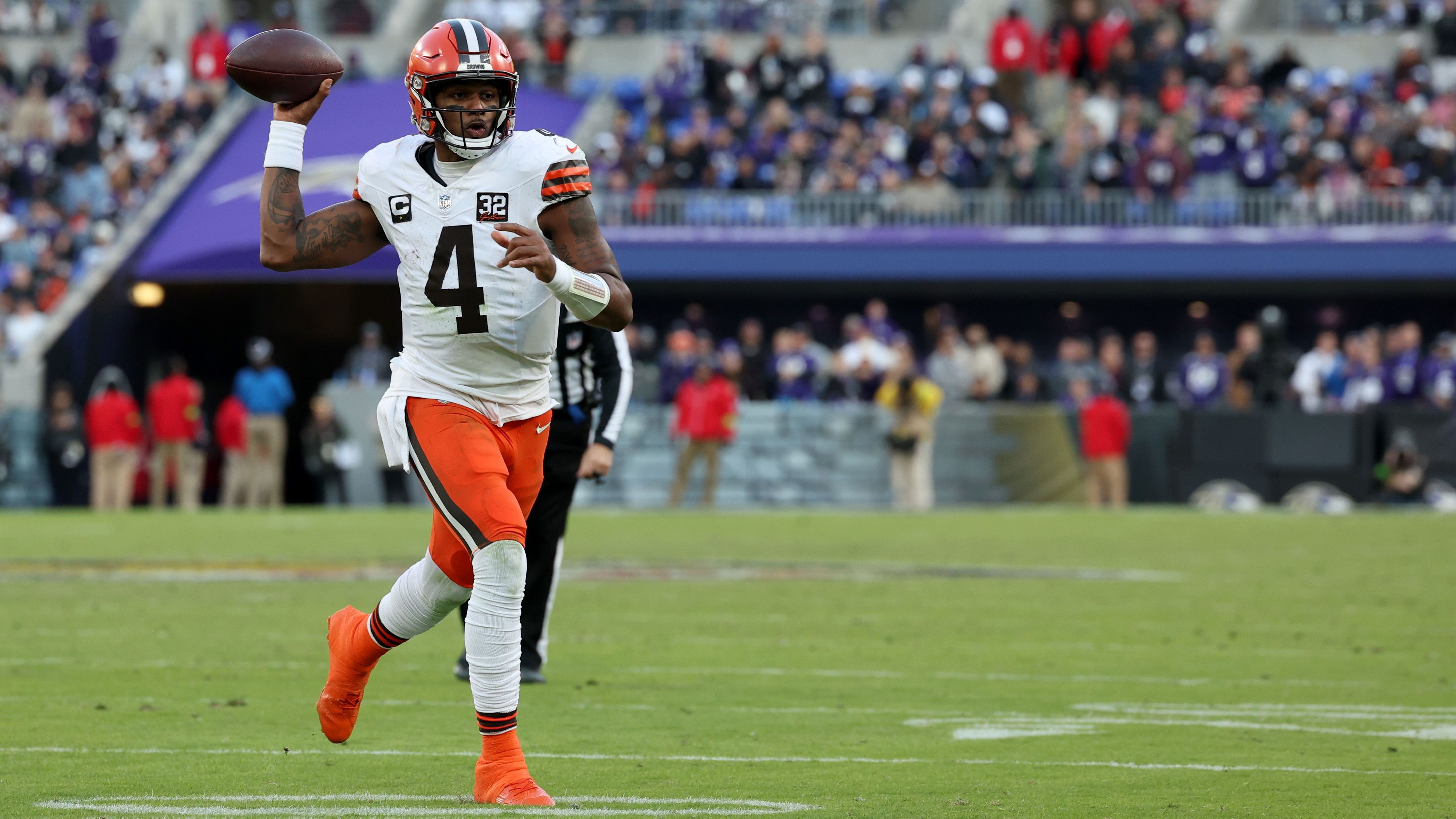 <strong>Cleveland Browns</strong><br>
                - Deshaun Watson, Quarterback, Jahresgehalt: 46 Mio. Dollar<br>- Myles Garrett, Defensive End, Jahresgehalt: 25 Mio. Dollar<br>- Denzel Ward, Cornerback, Jahresgehalt: 20,1 Mio. Dollar<br>- Amari Cooper, Wide Receiver, Jahresgehalt: 20 Mio. Dollar<br>- Jerry Jeudy, Wide Receiver, Jahresgehalt: 17,5 Mio. Dollar