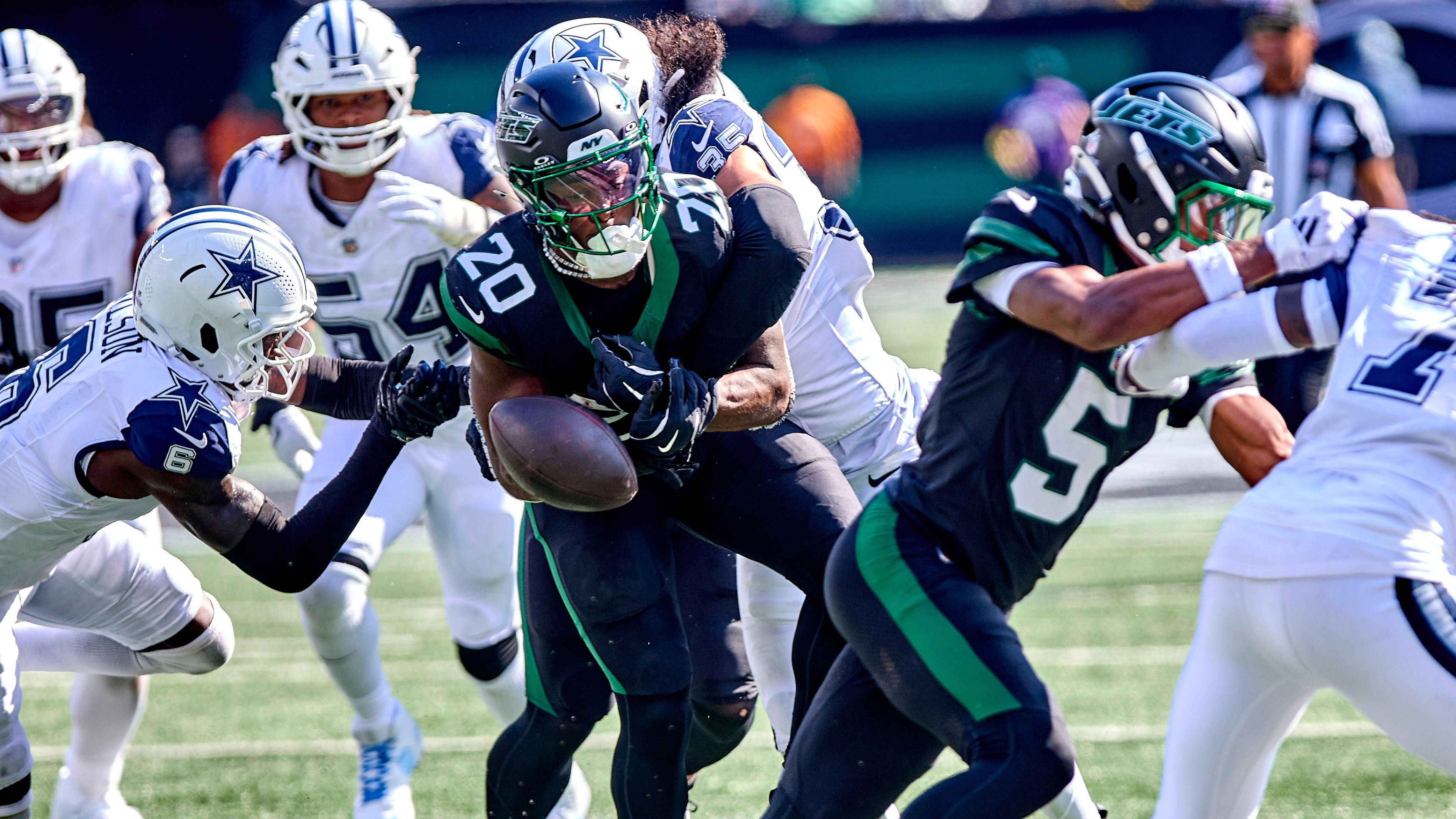 <strong>Platz 32: New York Jets (Vorwoche: 30)<br></strong>Was soll man zu den New York Jets noch sagen? Für das einzige sieglose Team der Liga kann es nur einen Platz geben: Am Ende des Rankings. Egal, wer under Center steht, egal, wer an der Seitenlinie steht: Es läuft einfach nicht. Gegen die Dallas Cowboys verloren sie auch Spiel Nummer fünf in dieser Saison. Das 22:37 war dabei deutlich.